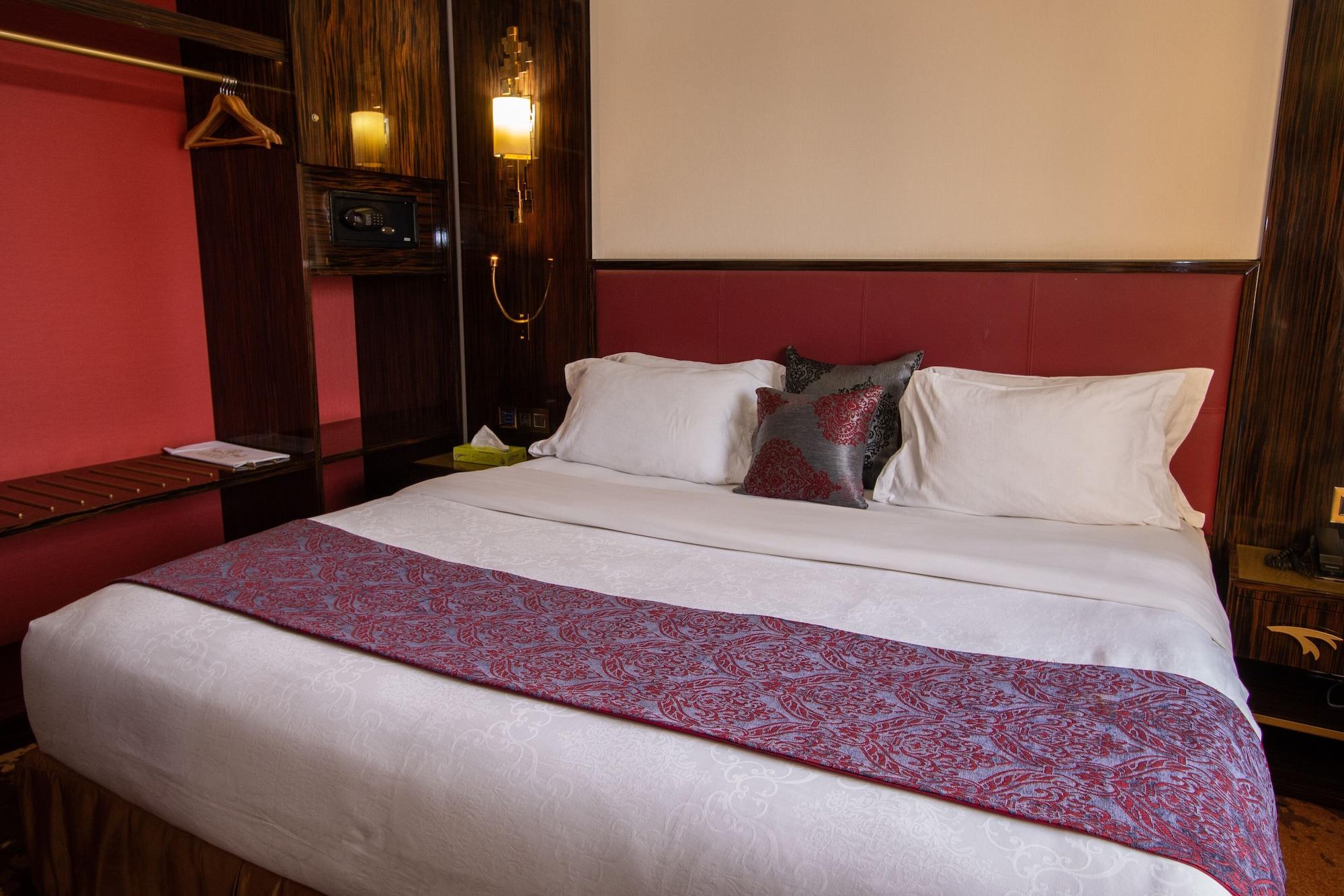 Fleur De Lys Plateau 4*