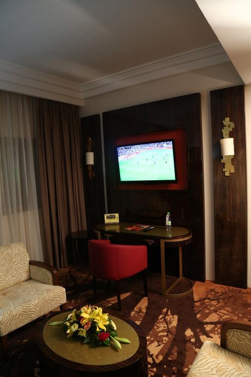 Fleur De Lys Plateau Hotel