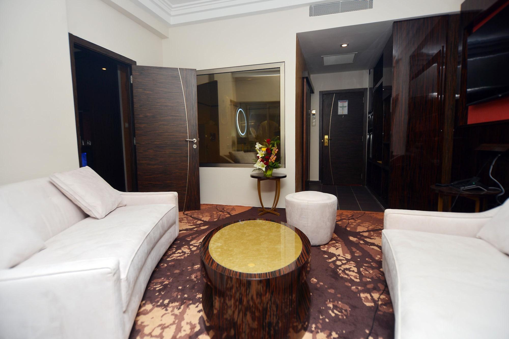 Fleur De Lys Plateau Hotel