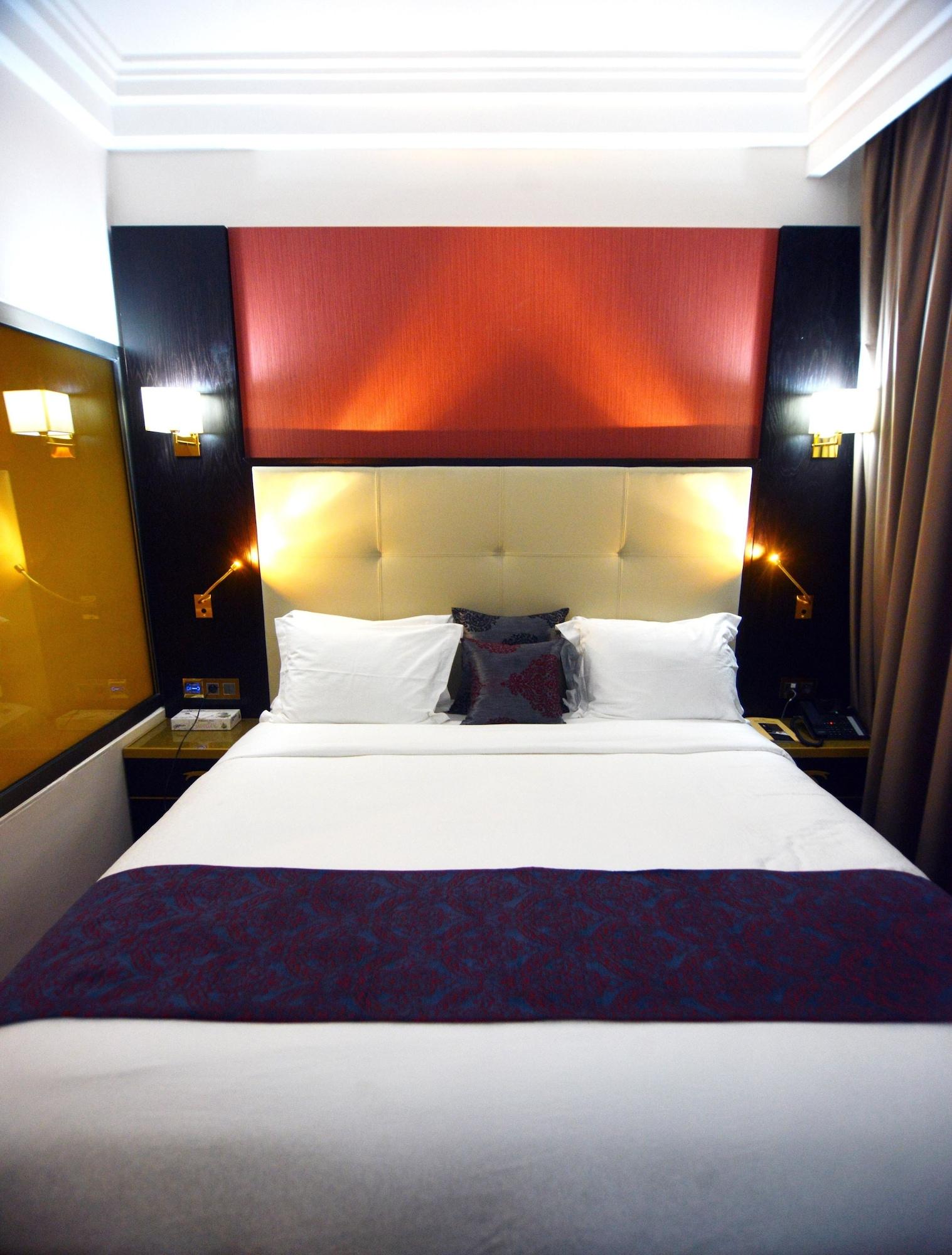 Fleur De Lys Plateau Hotel